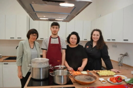 «Готовим с иностранцем»: Хомшурба и таджикские манты от амбасадора ГАГУ